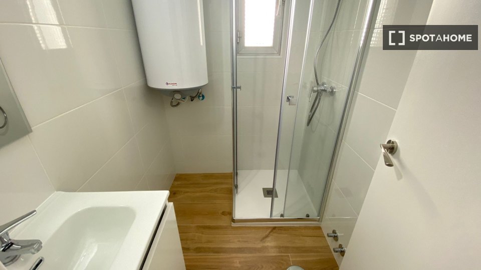Double room Madrid, 5 beds — photo 18