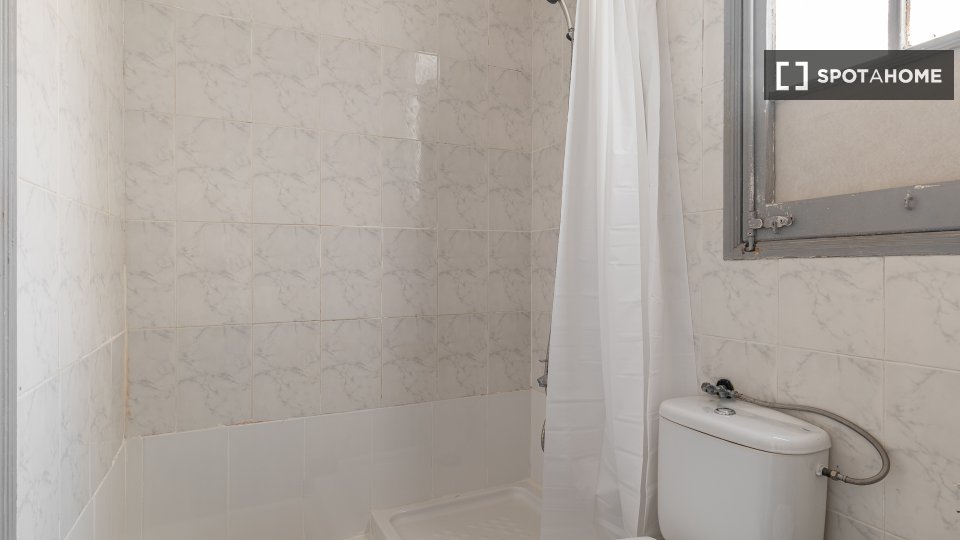 Double room Barcelona, 7 beds, 121m² — photo 10