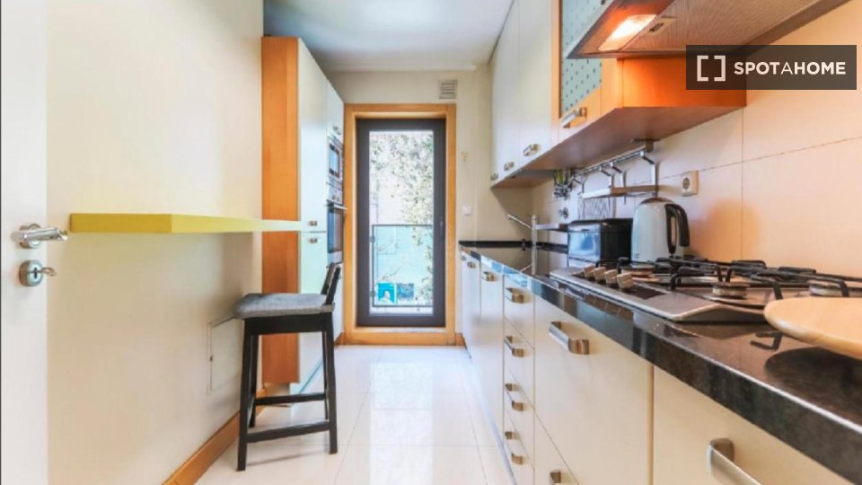 Apartment Lisbon, 1 bed, 65m² — photo 13