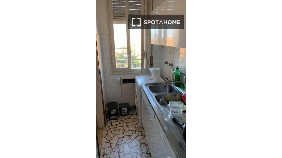 Double room Bologna, 3 beds — photo 5