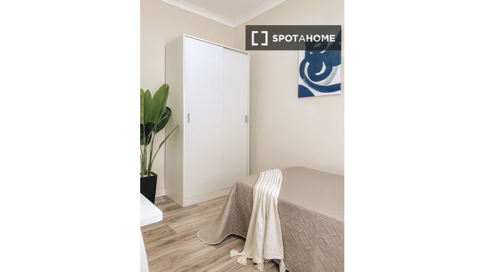 Double room Alicante, 5 beds — photo 4