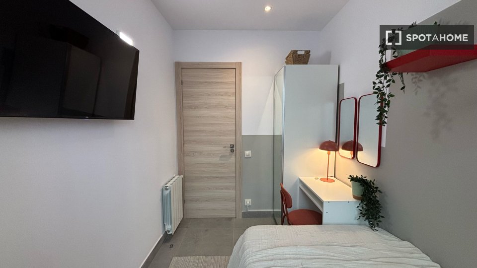 Double room Barcelona, 4 beds, 90m² — photo 17