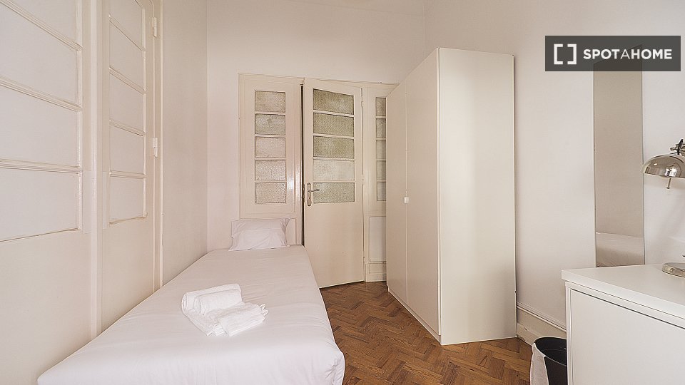 Double room Lisbon, 11 beds — photo 15
