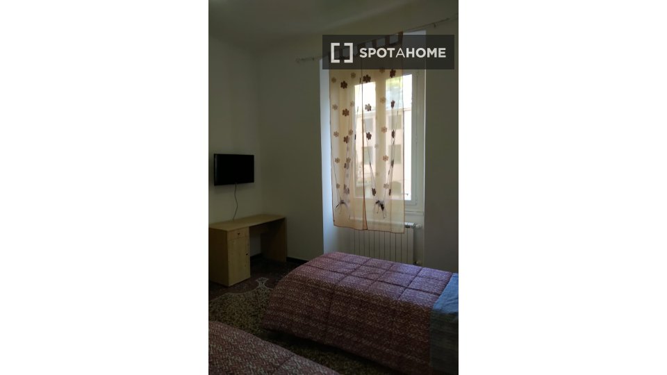 Double room Genoa, 4 beds — photo 10