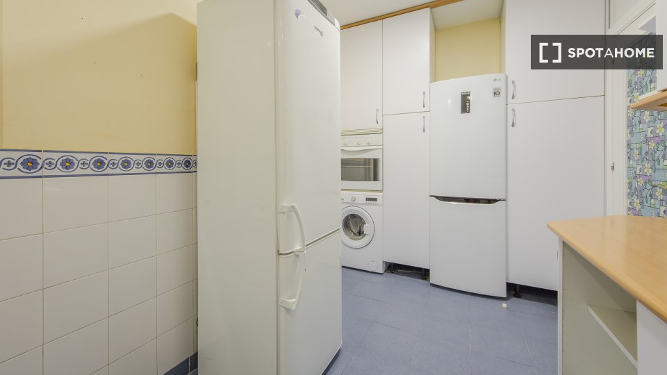 Double room Madrid, 8 beds, 200m² — photo 31