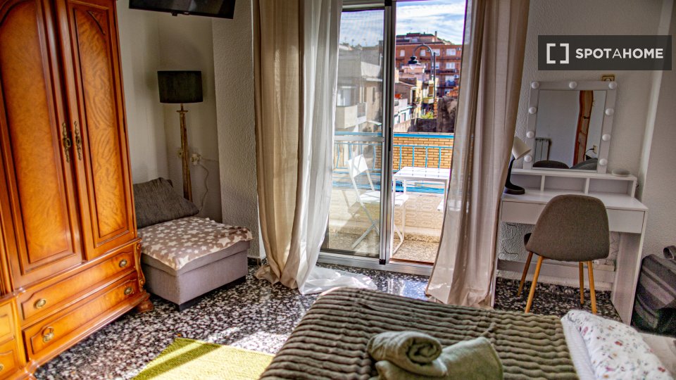 Double room Valencia, 4 beds, 140m² — photo 1