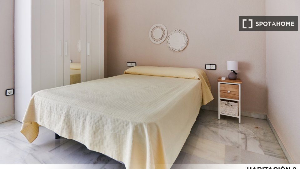 Double room Seville, 4 beds — photo 10