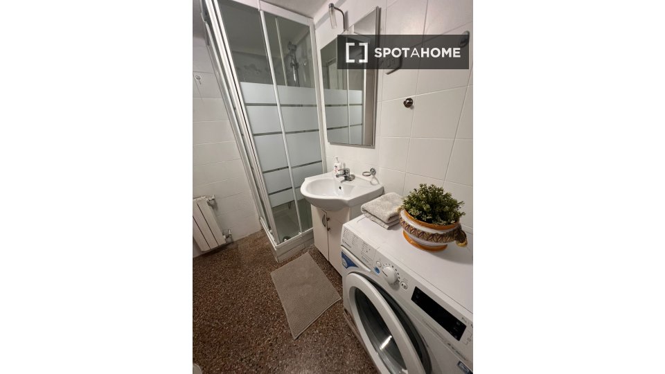 Double room Genoa, 3 beds — photo 33