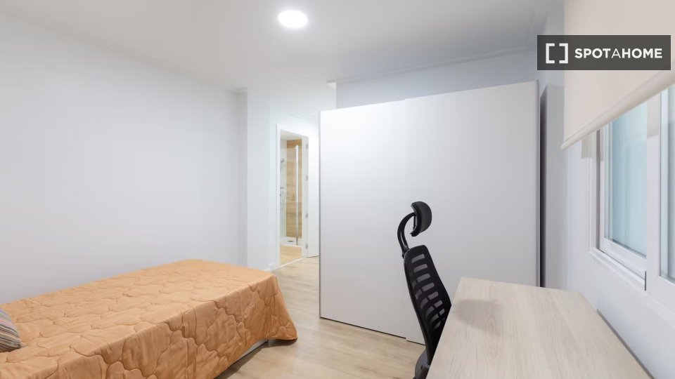 Double room Alicante, 8 beds, 201m² — photo 4