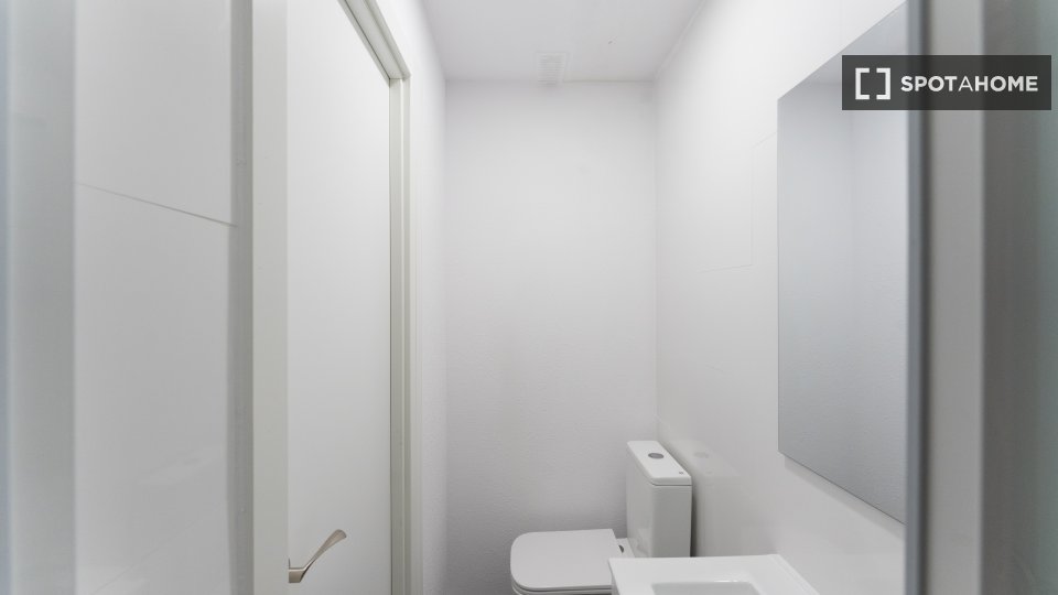 Double room Madrid, 6 beds — photo 7