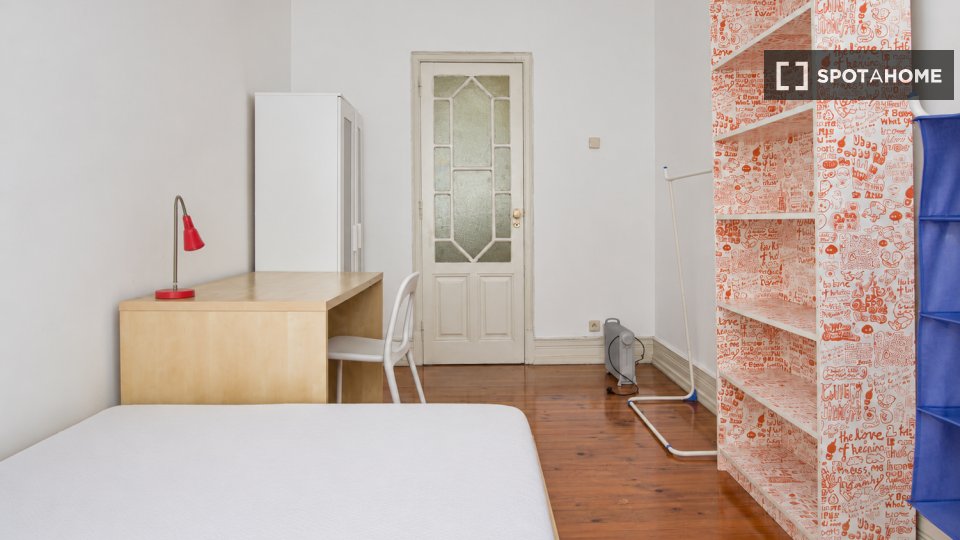 Double room Lisbon, 6 beds — photo 8