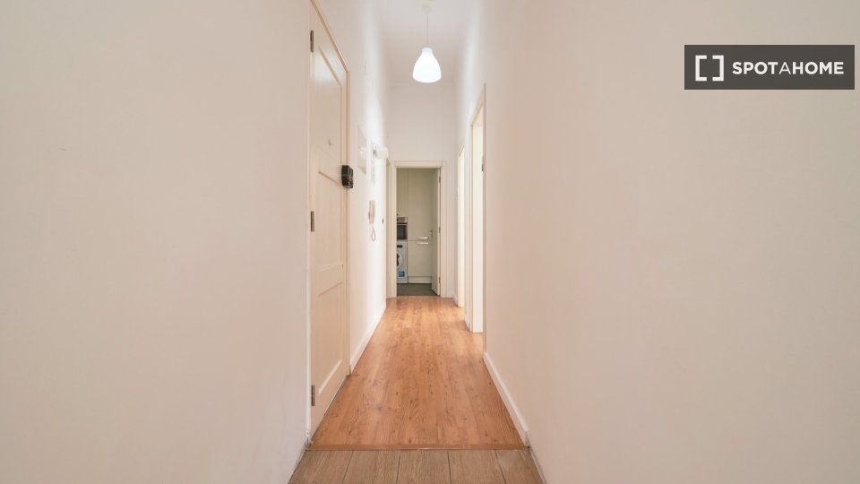 Double room Lisbon, 5 beds — photo 7