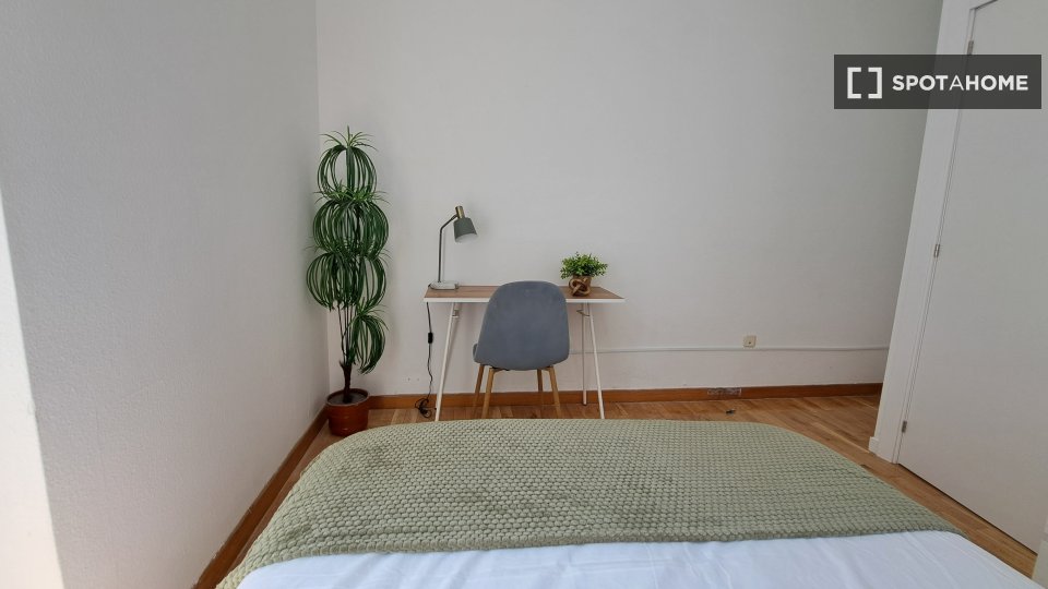 Double room Madrid, 5 beds — photo 4