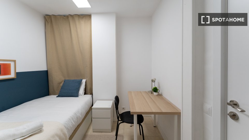Habitación doble Madrid, 7 habitaciones — foto 7