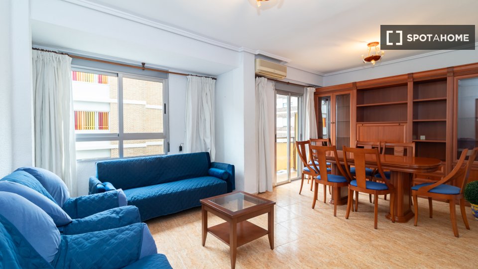Apartment Valencia, 2 beds, 75m² — photo 13