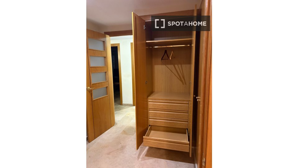 Double room Valencia, 3 beds, 120m² — photo 4