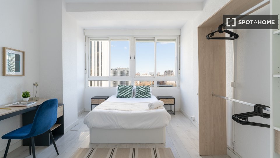 Double room Madrid, 6 beds — photo 23
