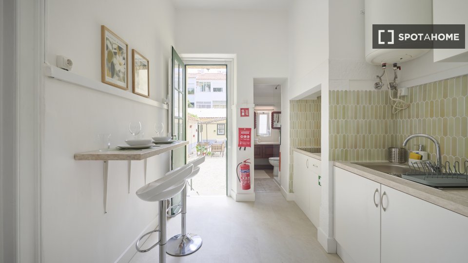 Apartment Lisbon, 2 beds — photo 19