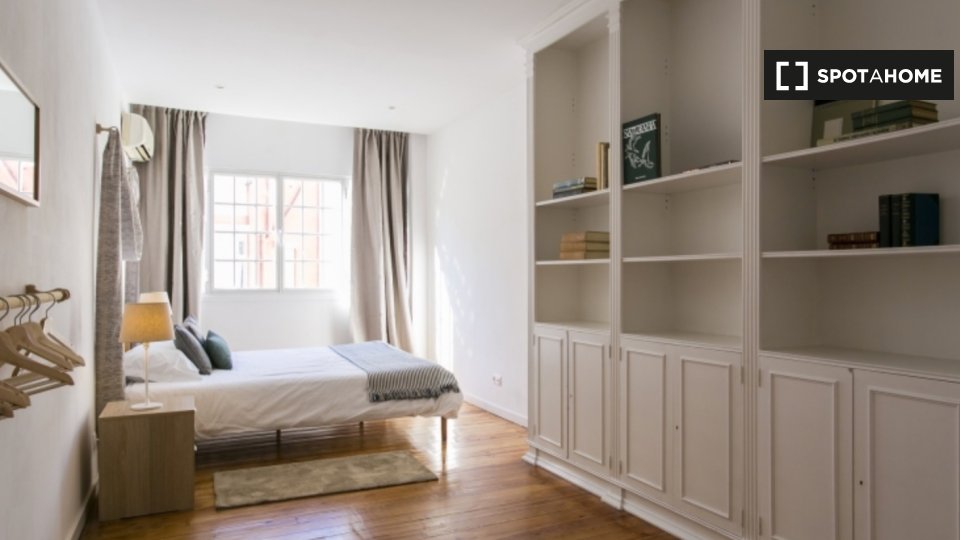 Double room Lisbon, 5 beds — photo 1