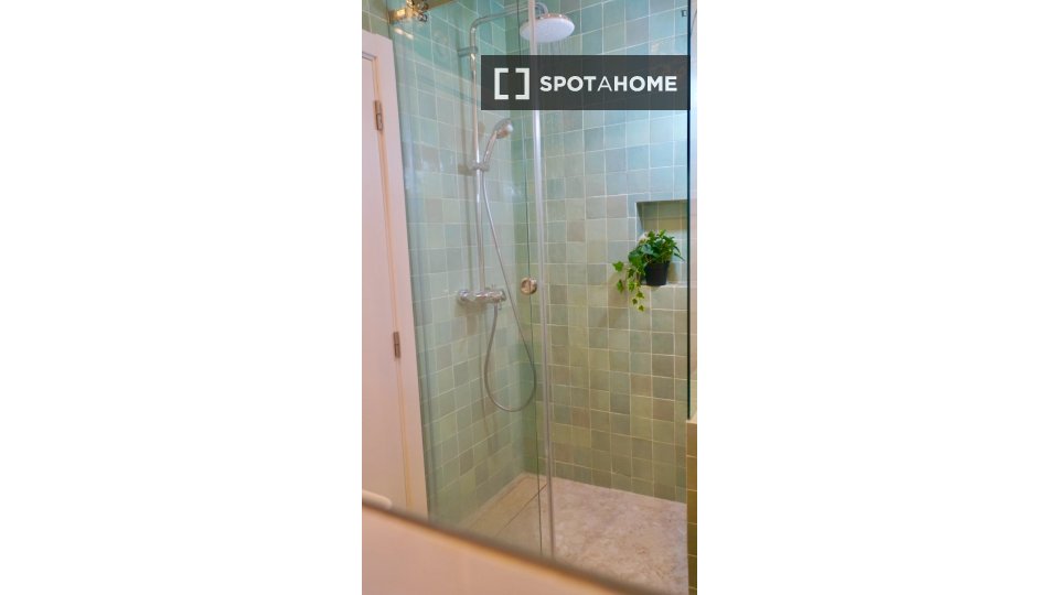 Apartment Lisbon, 3 beds, 135m² — photo 33