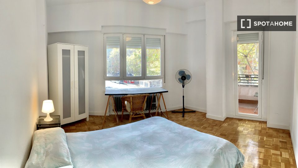 Double room Madrid, 3 beds, 105m² — photo 7