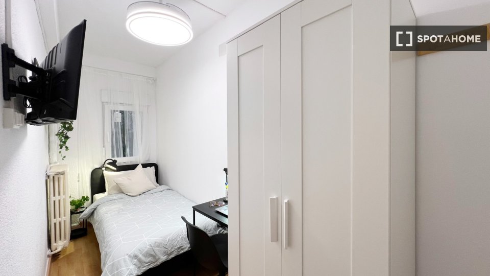 Double room Madrid, 5 beds — photo 12