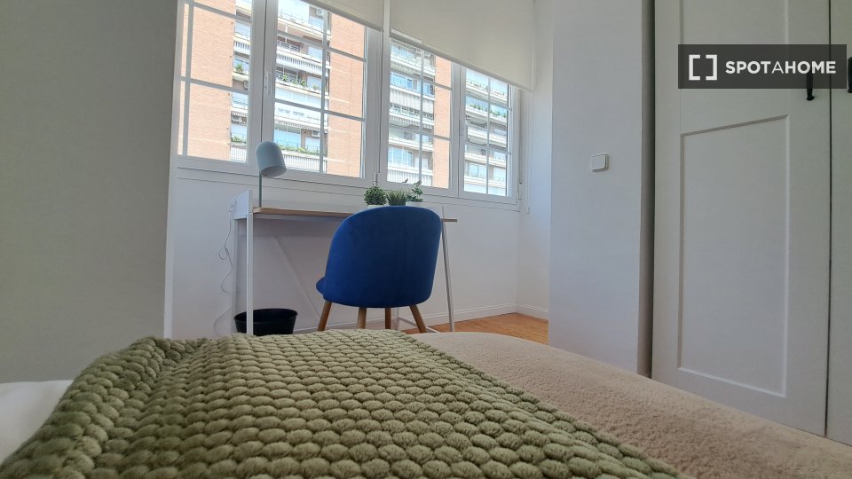 Double room Madrid, 14 beds, 200m² — photo 4