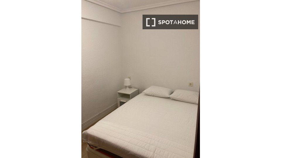 Double room Madrid, 1 bed, 55m² — photo 6