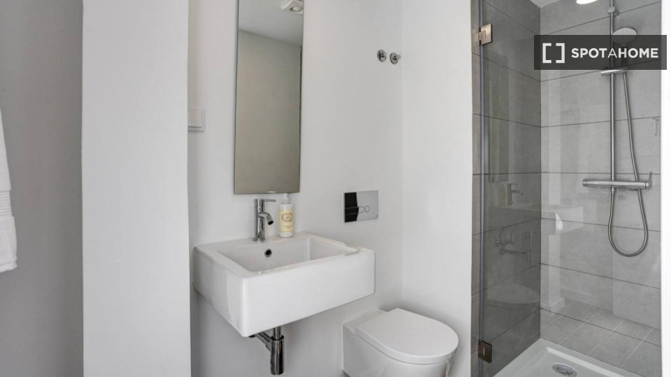 Apartment Lisbon, 2 beds, 70m² — photo 3