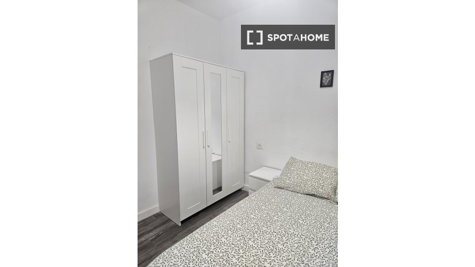 Double room Zaragoza, 2 beds — photo 9