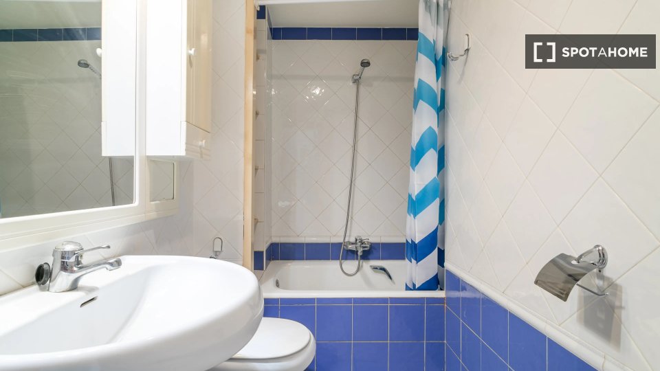 Double room Alicante, 5 beds — photo 5