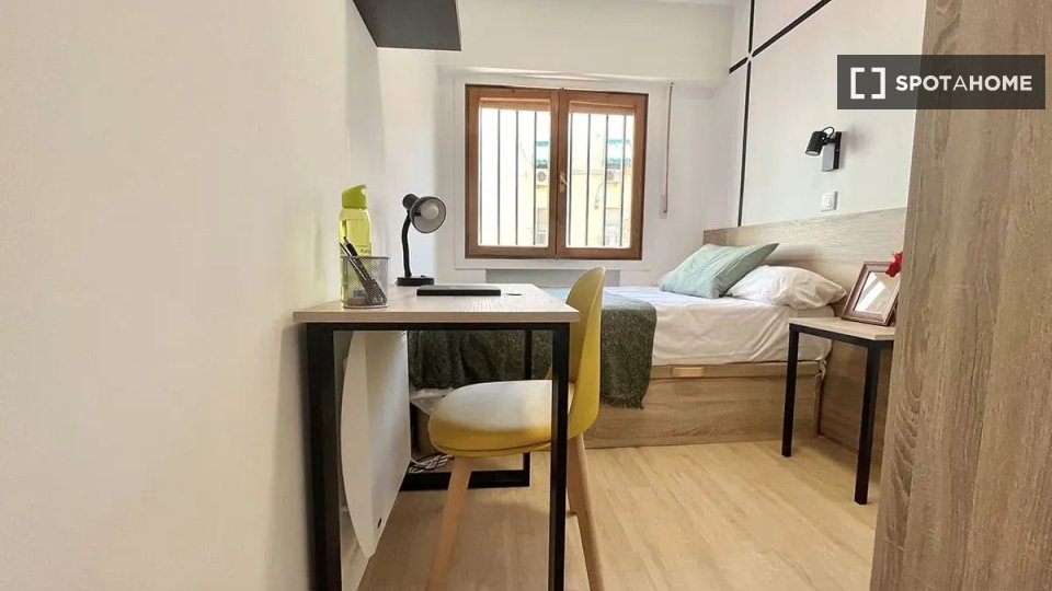 Double room Madrid, 6 beds — photo 3