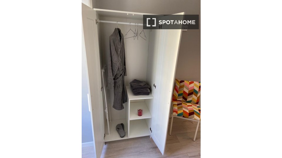 Double room Lisbon, 5 beds, 85m² — photo 23