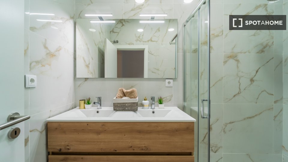 Apartment Lisbon, 3 beds, 87m² — photo 11