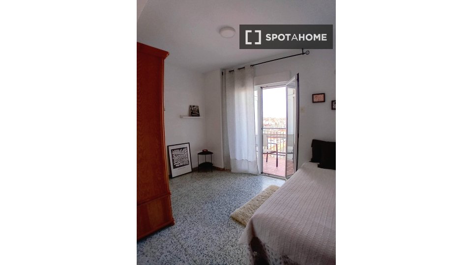 Double room Alicante, 5 beds, 140m² — photo 8
