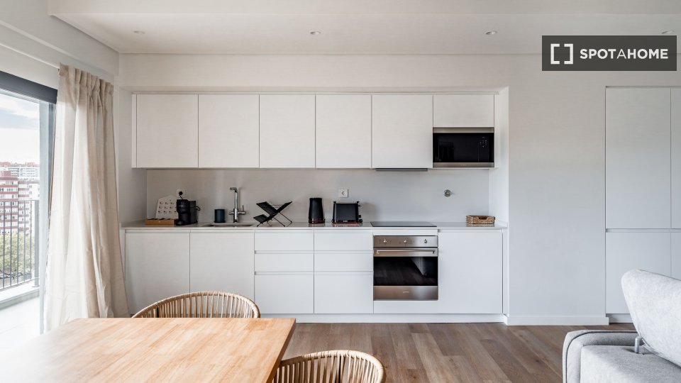 Apartment Lisbon, 3 beds, 118m² — photo 2