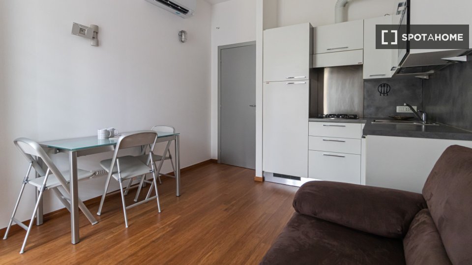 Apartment Milan, 1 bed, 40m² — photo 2