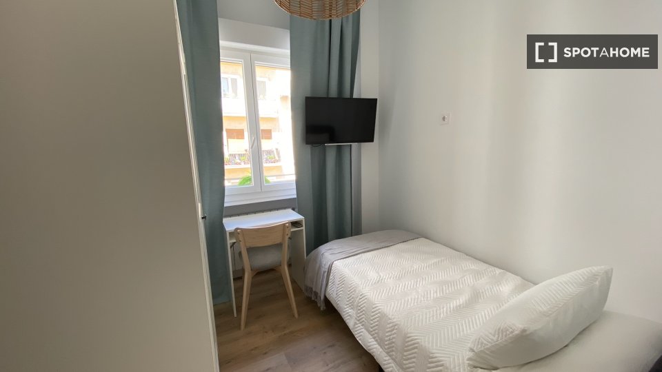 Double room Madrid, 5 beds, 100m² — photo 1