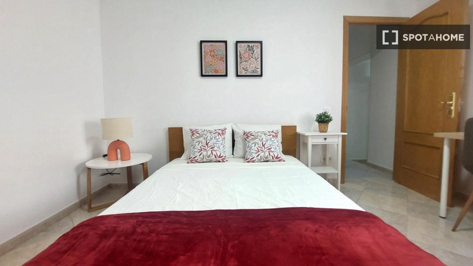 Double room Madrid, 4 beds, 95m² — photo 22
