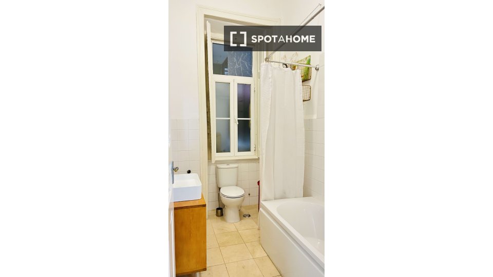 Double room Lisbon, 5 beds, 170m² — photo 15