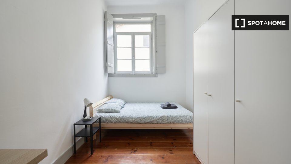 Double room Lisbon, 4 beds — photo 36
