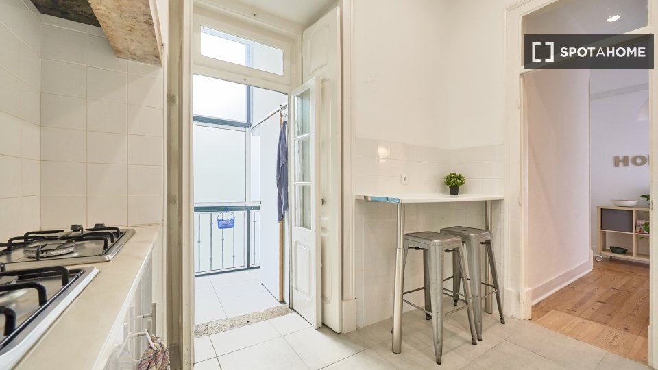 Double room Lisbon, 7 beds, 110m² — photo 56