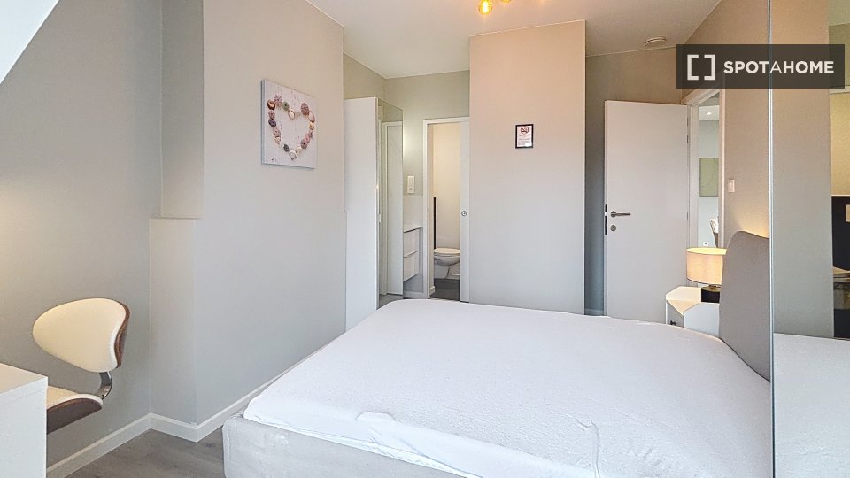 Double room Brussels, 5 beds — photo 6