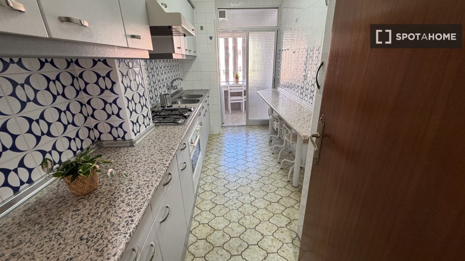 Double room Madrid, 7 beds, 140m² — photo 14