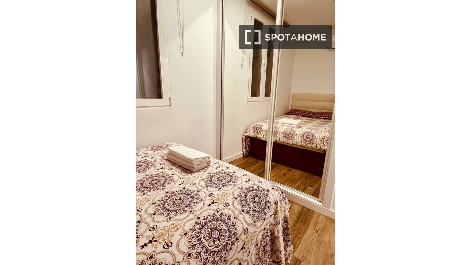 Double room Madrid, 2 beds, 70m² — photo 1