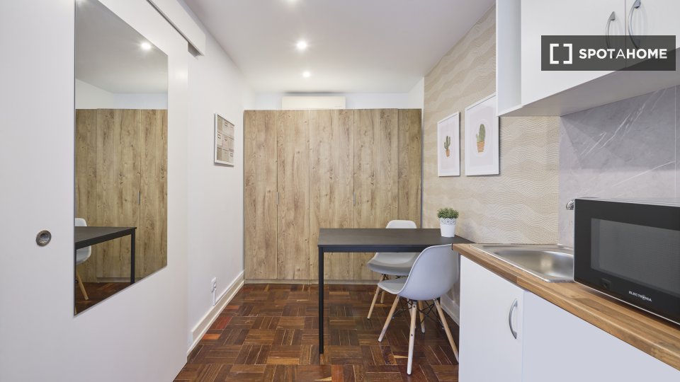 Double room Lisbon, 6 beds — photo 13