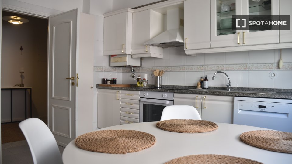 Apartment Lisbon, 2 beds, 100m² — photo 13