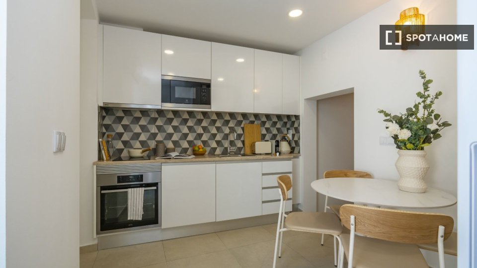 Apartment Lisbon, 1 bed — photo 3