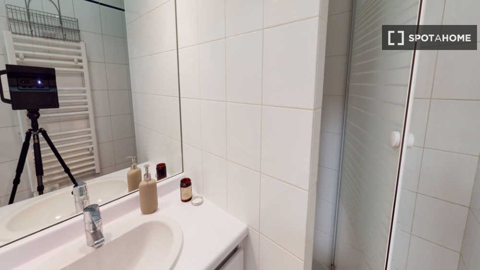 Double room Paris, 5 beds, 110m² — photo 16