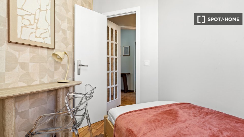 Double room Lisbon, 8 beds — photo 22